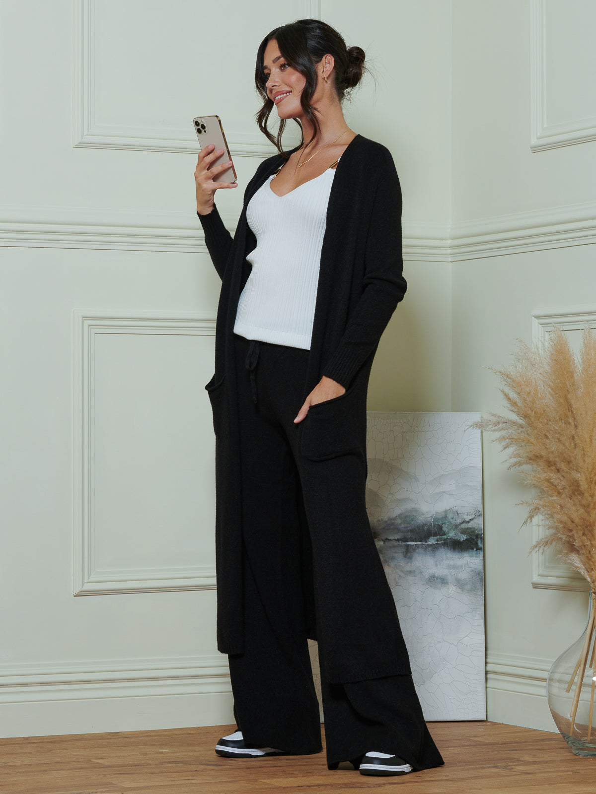 Forever New Taryn Straight Leg Pant in Black