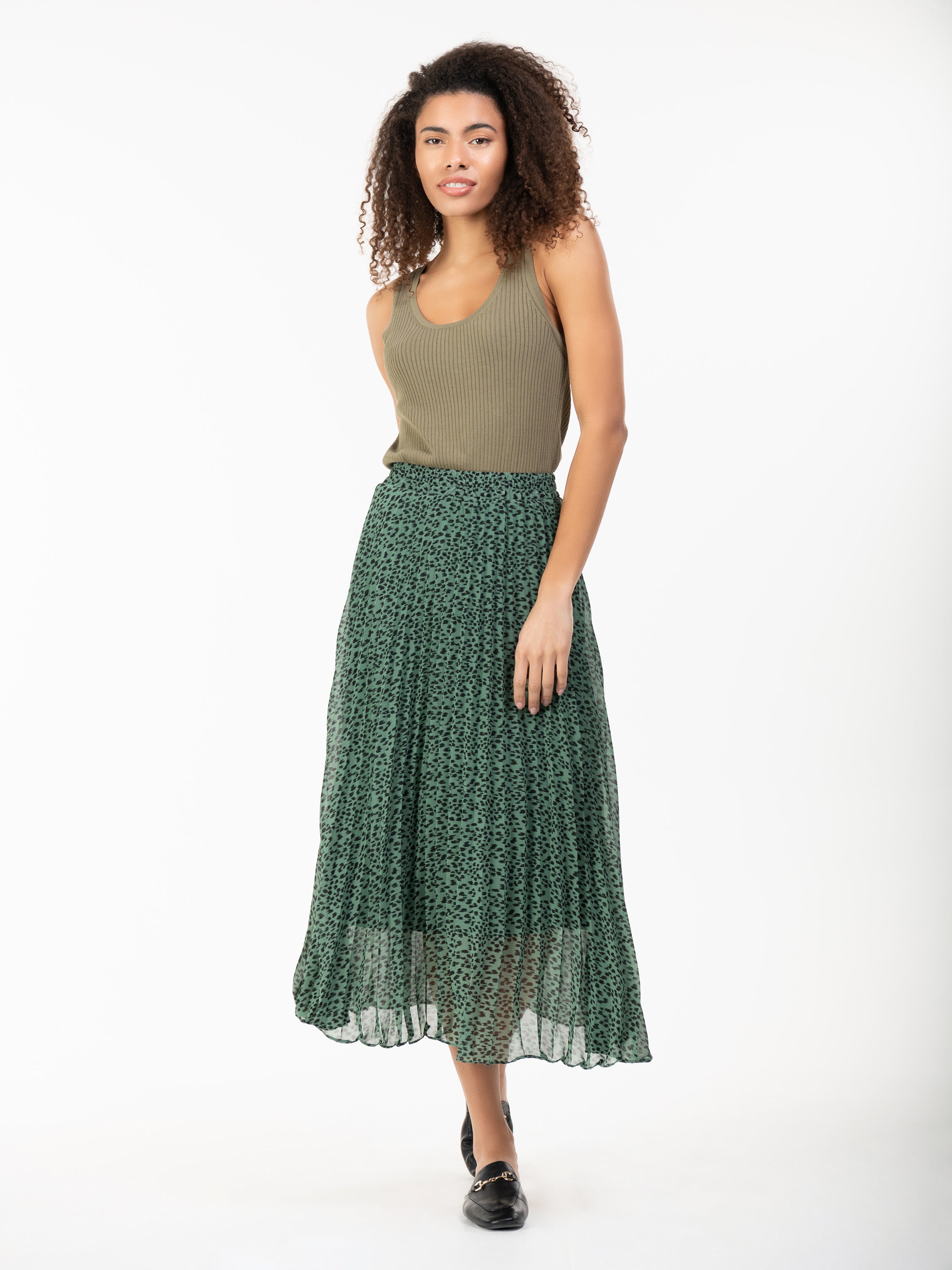 Green pleated clearance maxi skirt uk